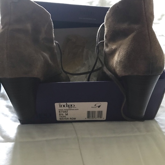 Indigo brown/taupe color, suede booties - Picture 3 of 3